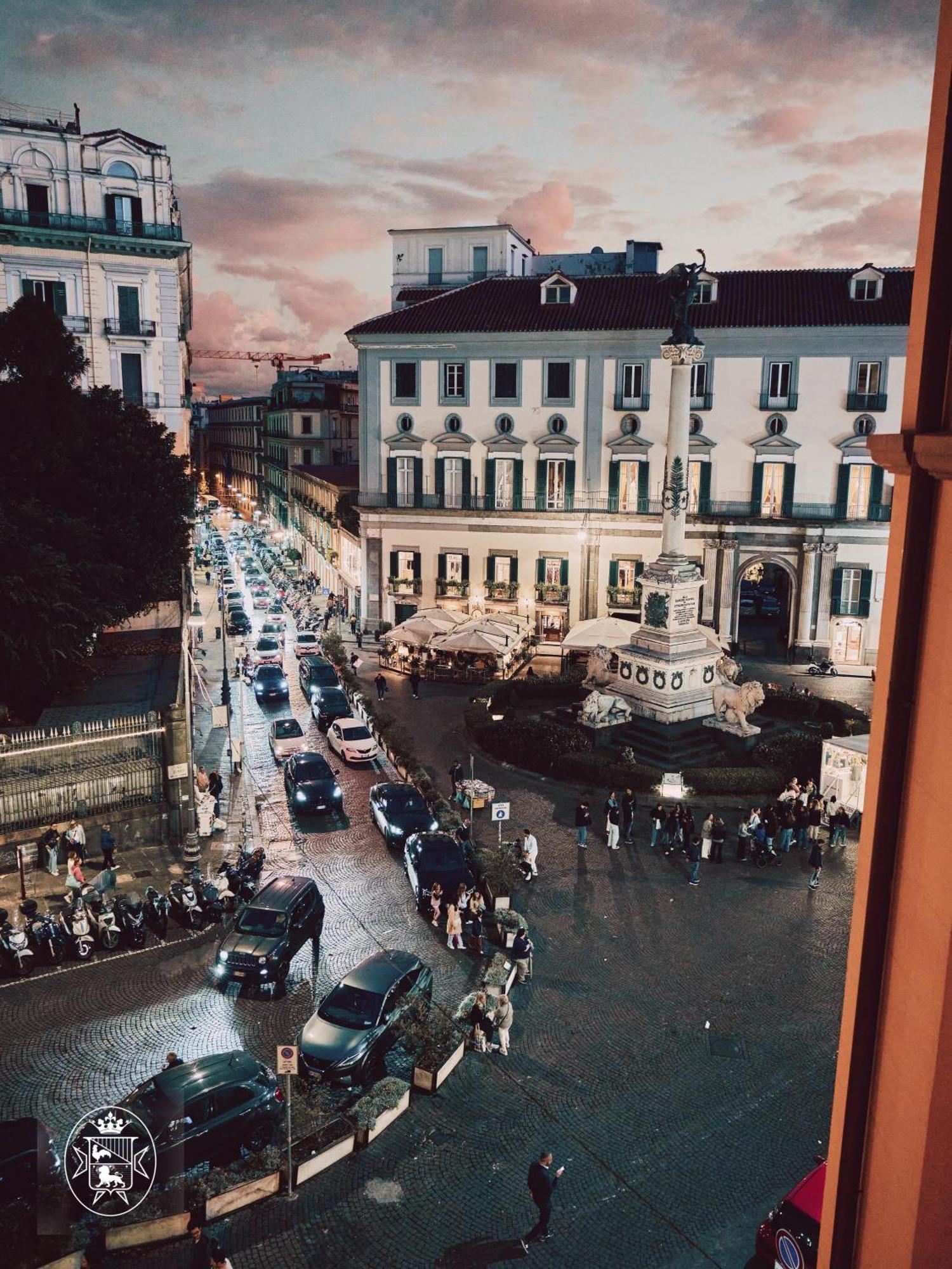 Vista Piazza Dei Martiri Bed & Breakfast Napoli Ngoại thất bức ảnh